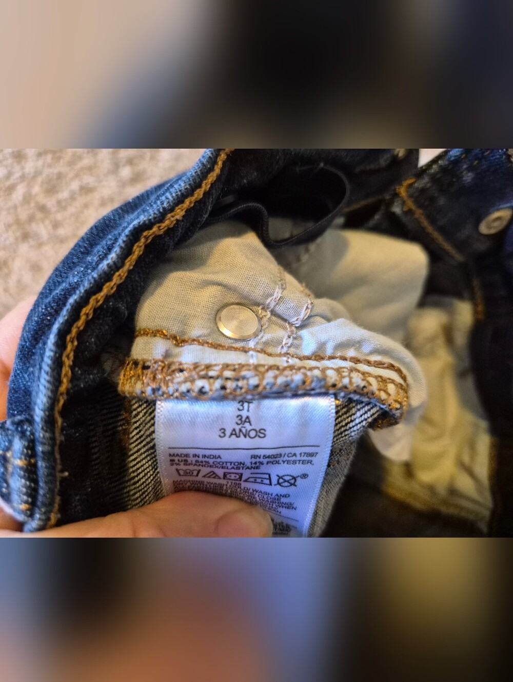 Old Navy Skinny Jeans in Dark Blue Wash - Picture 3 of 3